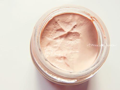 Tiegel mit Pflegecreme